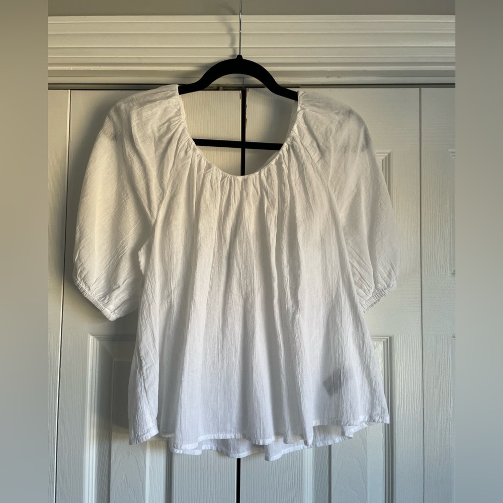 Old Navy white flowy short sleeve top with tie back